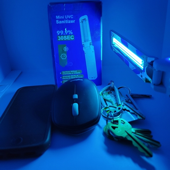 PORTABLE UV STERILIZER 99.9% - Picture 1 of 9